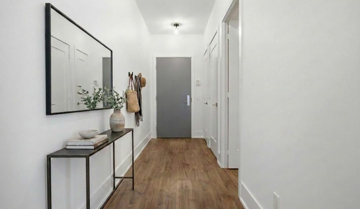 Virtual Staging 615-55 Merchants Wharf [Foyer]