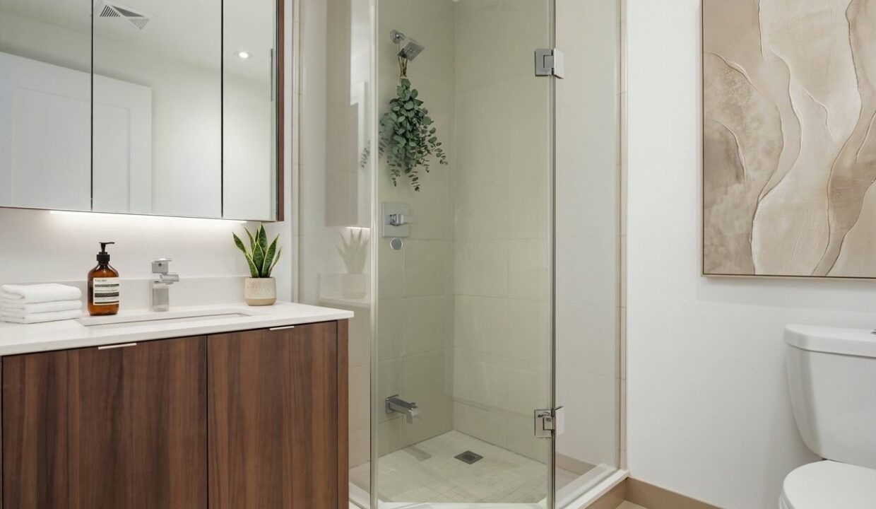 Virtual Staging 615-55 Merchants Wharf [Second Bathroom]